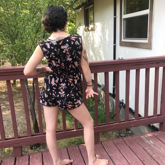 Cute floral romper size M - Picture 3 of 3